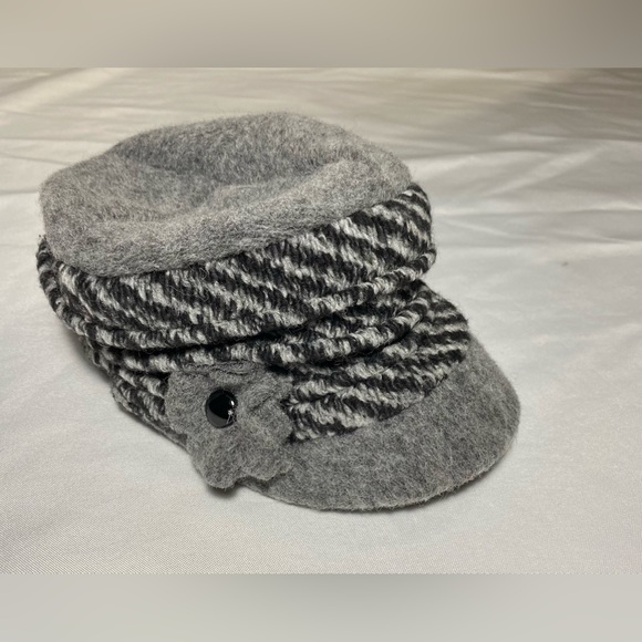 HAT Wool mixed CAPPELLIFICIO GIULIANA
Italy Mixed Media Newsboy Hat With Flower - Picture 6 of 12